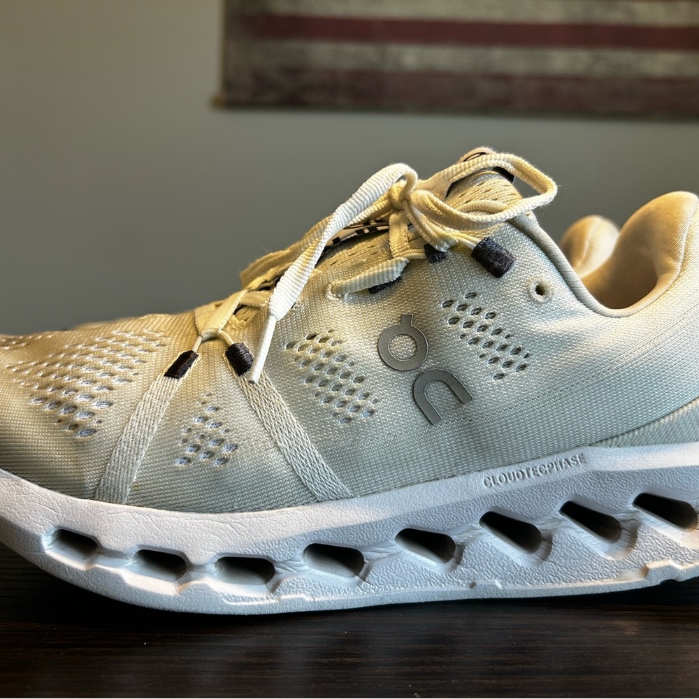 (SOLD) On Women’s CloudSurfer Running Shoes